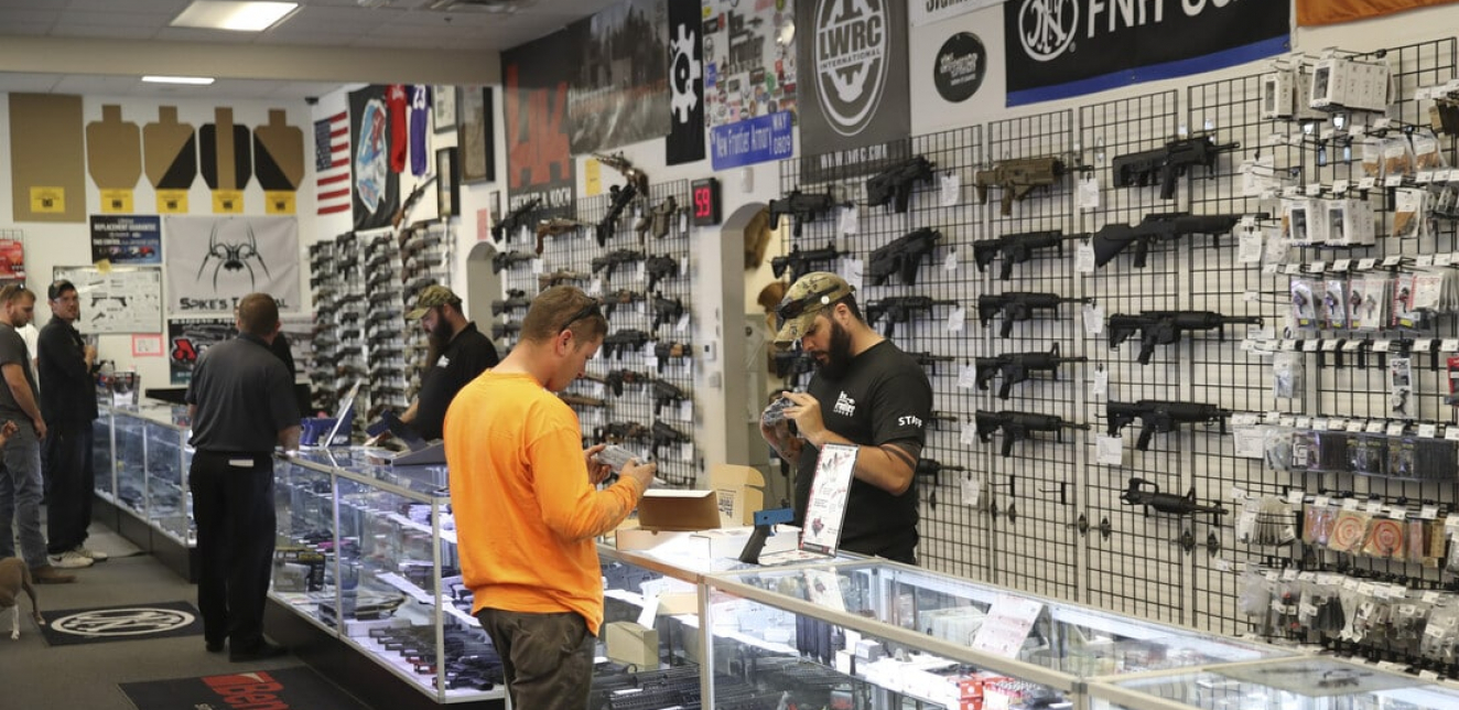 U Americi oboren rekord u kupovini oružja na Crni petak